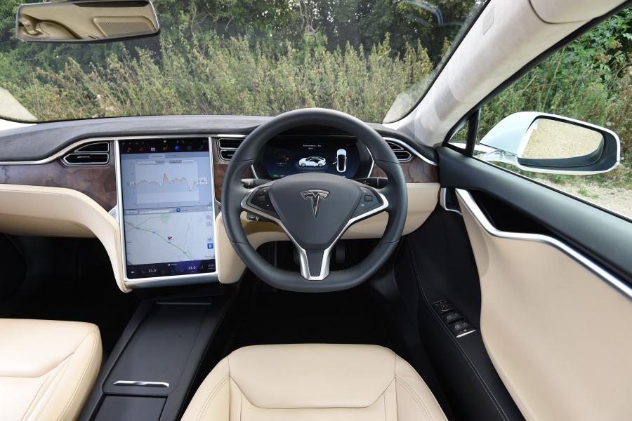 Торпедо Tesla Model S 60D  2016 года  (UK) (фото 17 из 17)